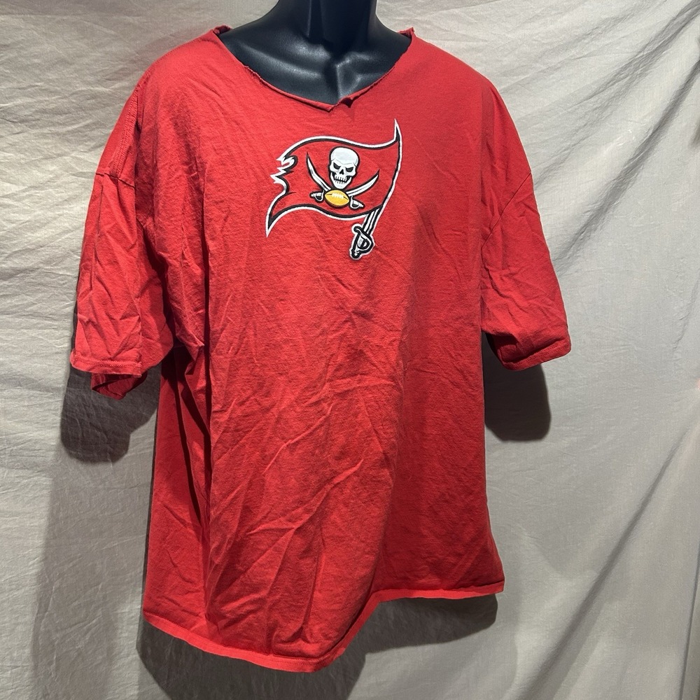 NFL Team Apparel Tampa Bay Buccaneers Mens 3XL T-Shirt Red Cut Neck